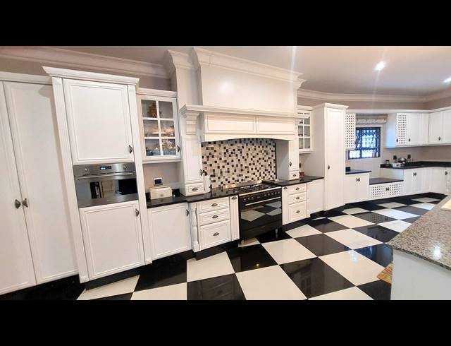 3 BEDROOM TOWNHOUSE FOR SALE IN SHELLY BEACH